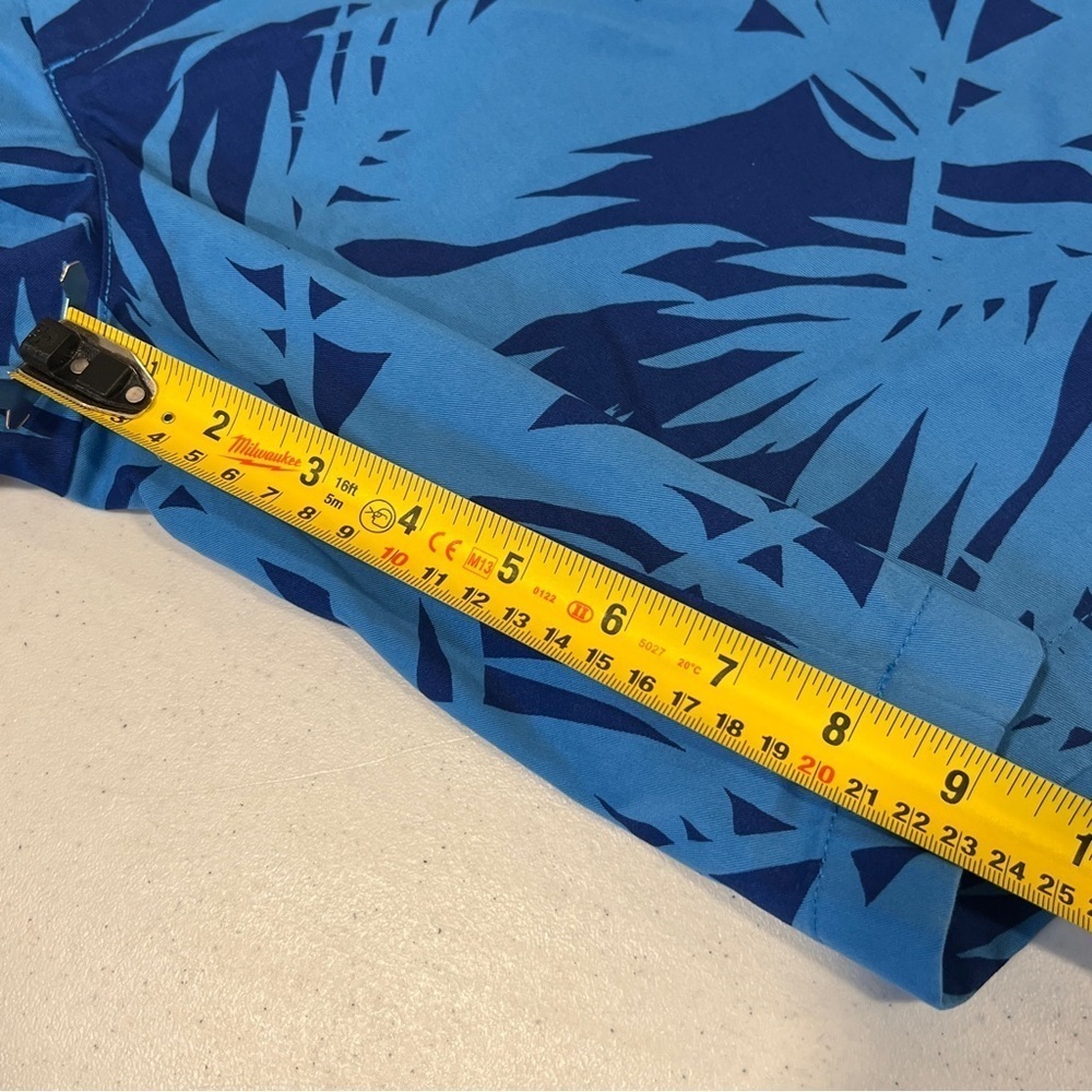 Vineyard Vines 9” Breaker Shorts Blue Hawaiian Floral Leaves print 32 NWOT - Picture 6 of 6